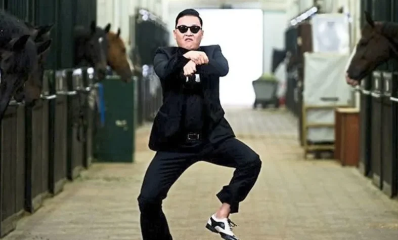 A música "Gangnam Style", do PSY, era febre nas rádios e no Youtube.