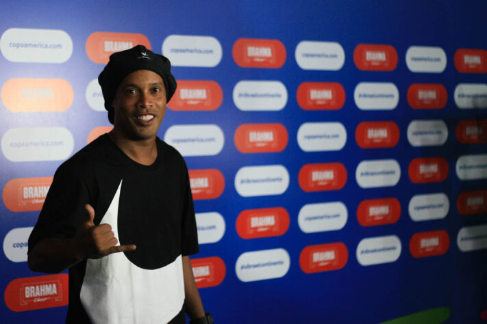 Medalha Machado de Assis- Ronaldinho recebeu a maior honraria da Academia Brasileira de Letras, a medalha Machado de Assis