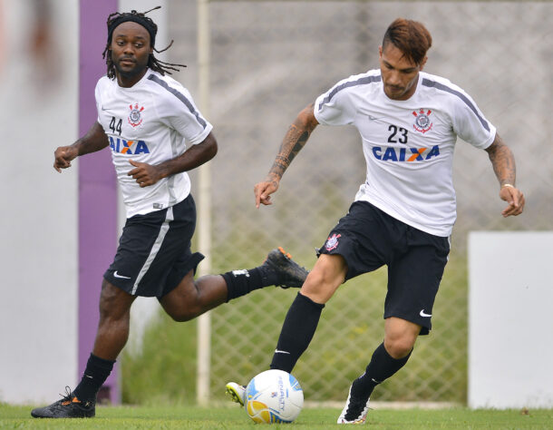 2015 - Vagner Love (16) e Guerrero (10): 26 gols;