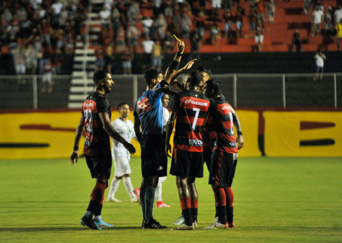 Vitória - título: 0% / rebaixamento: 0% / Libertadores : 0% / Sul-Americana: 100%