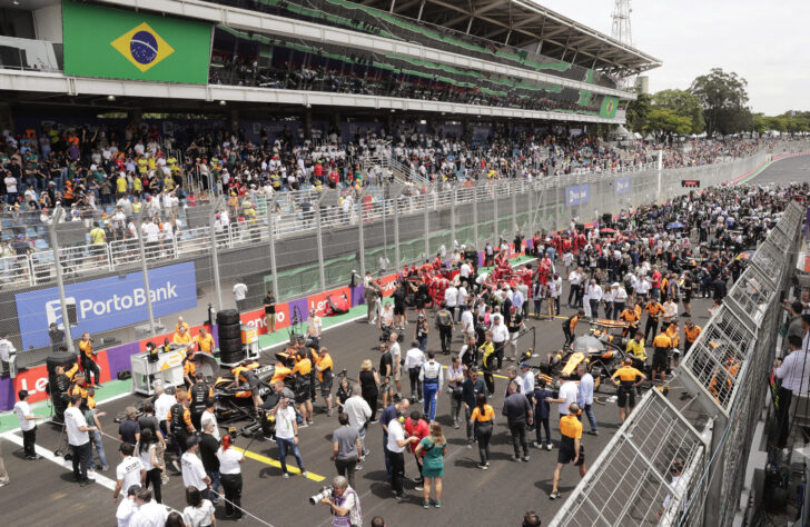 Toda a movimentação pré-largada da corrida sprint