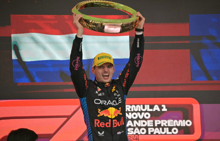 Verstappen foi o campeão do GP do Brasil da Fórmula 1 de 2024. O holandês largou na 17° posição e conseguiu garantir a vitória em prova com chuva e condições instáveis no circuito de Interlagos; veja os dez primeiros colocados