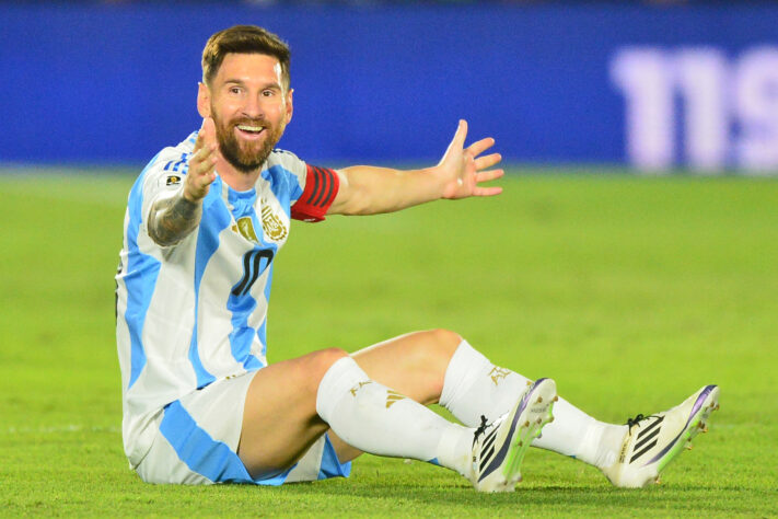 Messi pedindo falta para o Daronco