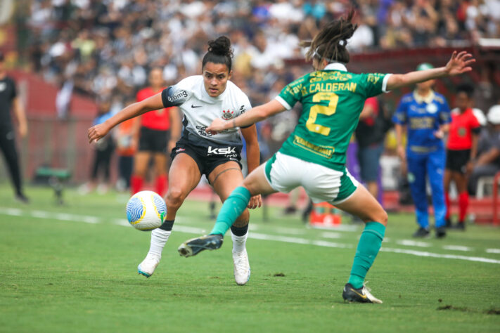 Lateral direita: Isabela (Corinthians)