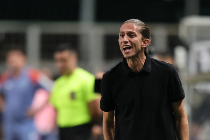 Filipe Luís se tornou técnico e, hoje em dia, comanda o Flamengo