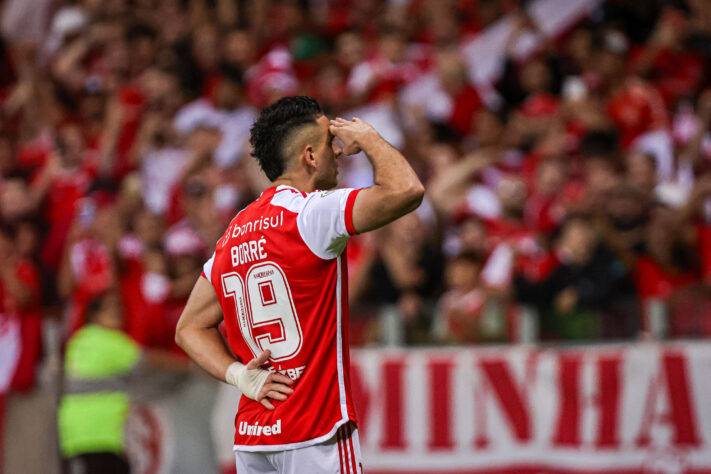 Borré comemorando o primeiro gol do Internacional contra o Fluminense