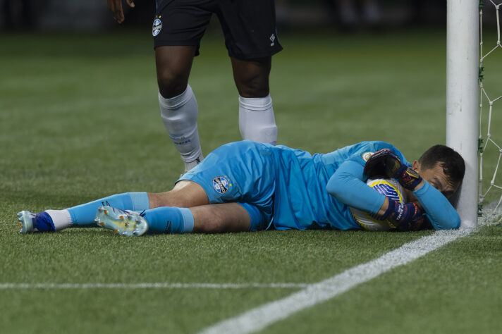 Marchesín caído após fazer linda defesa