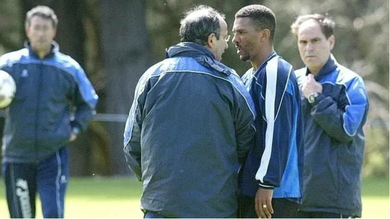 Pouco antes da Copa do Mundo de 2002, Djalminha deu uma cabeçada em Javier Irureta, técnico do Deportivo La Coruña na época. Anos depois, em entrevista à Jovem Pan, o brasileiro afirmou que tomou essa reação por que o técnico havia o xingado. Por conta disso, porém, o atleta ficou de fora do elenco que disputou o Mundial na Coreia do Sul e Japão.