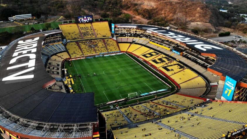 O Flamengo foi tri-campeão da América ganhando o Ahletico na final disputada no Estádio Monumental de Guayaquil. 