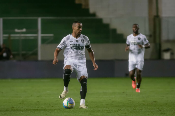 2º Volante: Marlon Freitas, do Botafogo