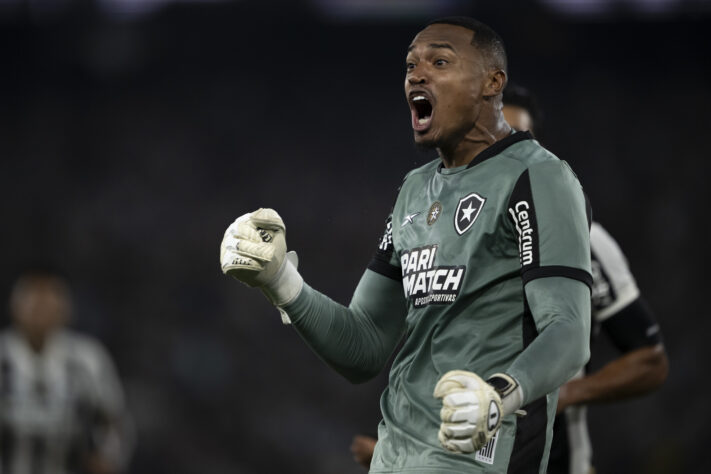 Goleiro: John Victor (Botafogo)