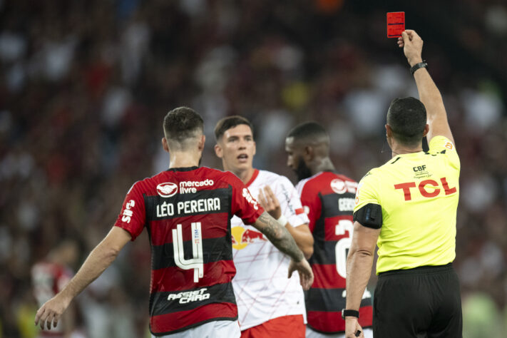 Bragantino e São Paulo - quatro cartões vermelhos