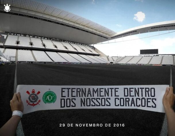 O Corinthians também se pronunciou com uma postagem e a seguinte legenda: “Eternamente dentro dos nossos corações, Chape!”, disse o Corinthians.