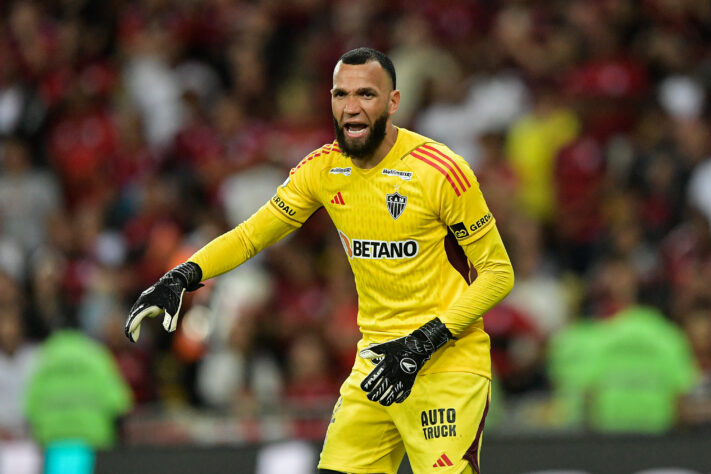 Nos dois anos, o Atlético-MG enfrentou, na final, clubes com as mesmas cores, preto e branco. O Galo usou a camisa listrata em 2013 e está também será o uniforme de sábado (30).