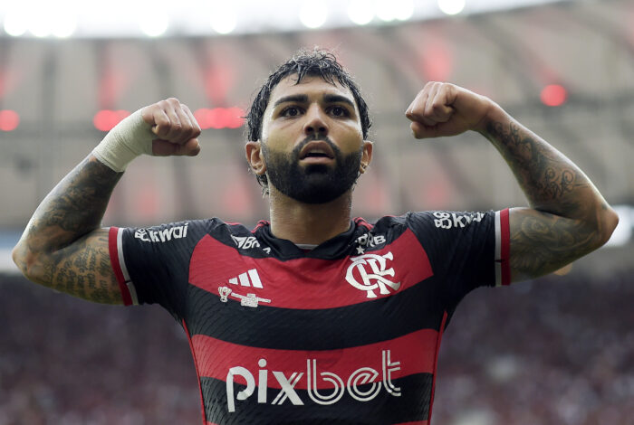 Gabigol renova com o Flamengo? Relembre os jogadores em fim de contrato nos clubes cariocas do Brasileirão