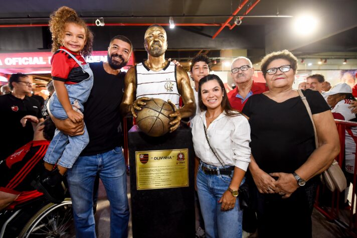 Carlos Alexandre Rodrigues do Nascimento, mais conhecido como Olivinha, é um dos maiores nomes da história do basquete do Flamengo.