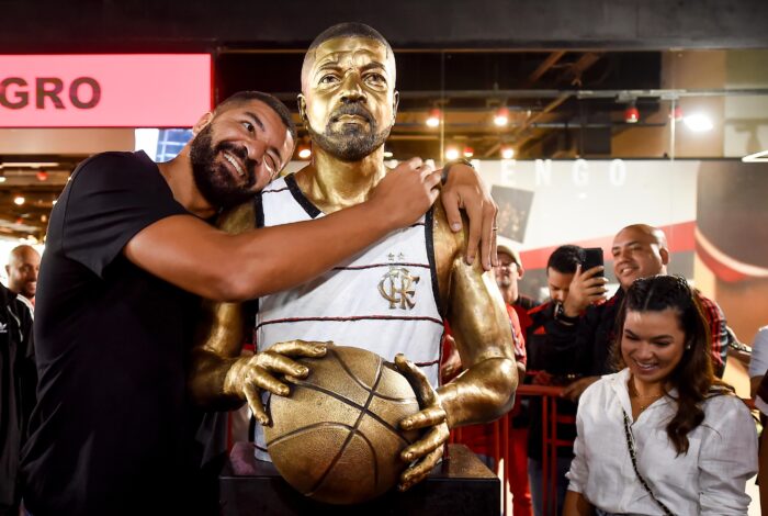 Deus da Raça! Olivinha é homenageado; veja os melhores momentos do atleta pelo Flamengo