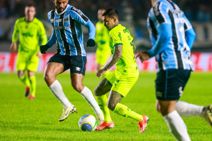 Palmeiras e Grêmio se enfrentam nesta sexta (8) em jogo válido pela 33ª rodada do Brasileirão; relembre alguns jogadores que já defenderam as duas camisas