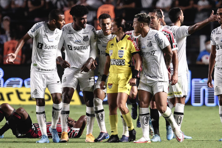 Na temporada passada o destaque ficou com Gustavo Coutinho, ex-atacante do Atlético-GO. Foram 14 gols anotados, tentos fundamentais para reconduzir o Dragão de volta à elite do Campeonato Brasileiro; confira o ranking de artilheiros da Série B