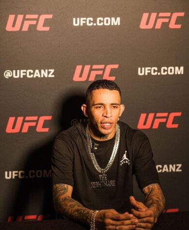 O brasileiro, Carlos Prates, estreiou no UFC neste ano, fez quatro lutas e venceu todas elas. Além já ter acumulado cerca de US$ 200 mil em premiações extras, equivalente hoje a R$ 1,1 milhão na cotação atual; confira os resultados completos do UFC Las Vegas