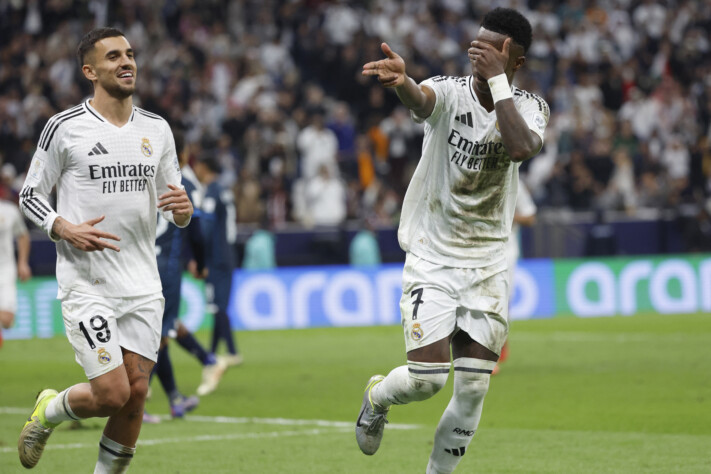 Vini Jr. fazendo a sua comemoração após marcar o terceiro gol do Real Madrid