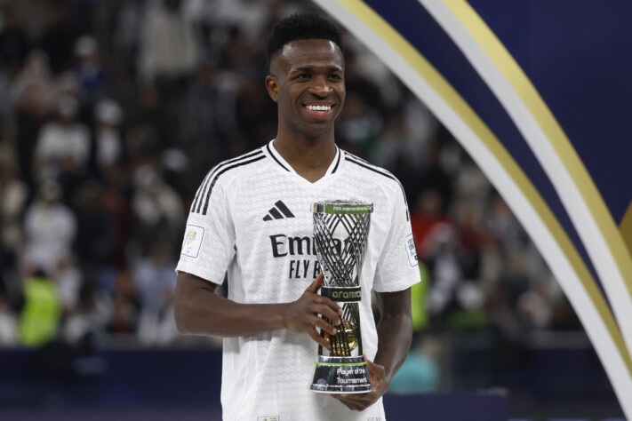 Real Madrid's Brazilian forward #7 Vinicius Junior poses with the tournament trophy during the podium ceremony after the 2024 FIFA Intercontinental Cup final football match between Spain's Real Madrid and Mexico's Pachuca at the Lusail Stadium in Doha on December 18, 2024. (Photo by KARIM JAAFAR / AFP)