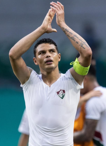 Thiago Silva fez postagem no Instagram sobre a fuga do Fluminense do rebaixamento.