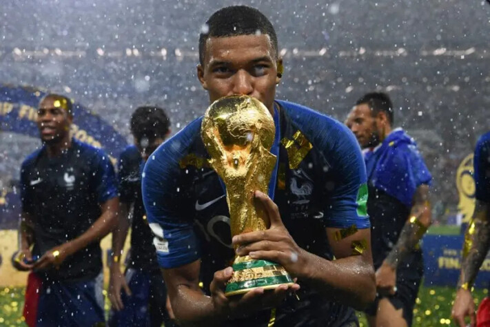 Mbappé - 27 anos