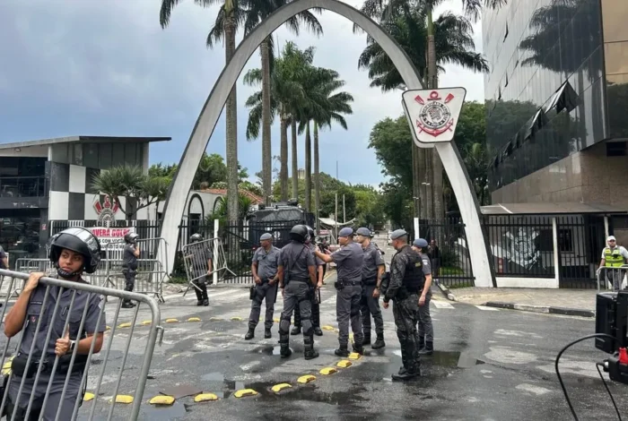 Confira os melhores registros da tentativa de votação do impeachment do Presidente do Corinthians