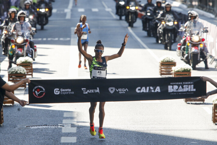 A brasileira Nubia de Oliveira garantiu a volta do país para o pódio da São Silvestre ao chegar em terceiro lugar.