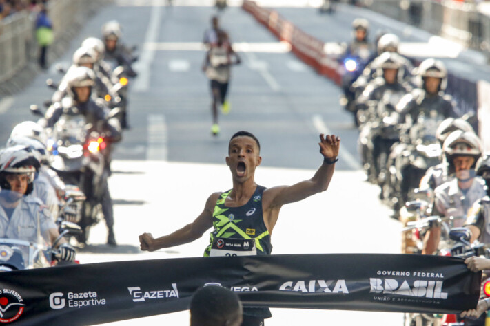 Johnatas Cruz foi o melhor brasileiro da prova masculina ao conquistar o quarto lugar geral na Corrida Internacional São Silvestre de 2024.