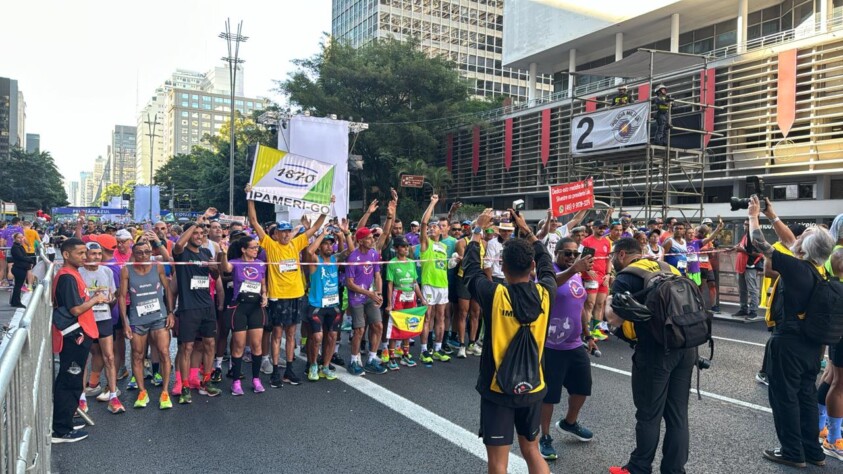 Corredores esperando o início da São Silvestre 2024.