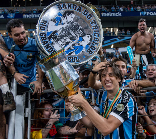 Em 2017, Geromel guiou a equipe para o tricampeonato da Libertadores como capitão. Porém, na hora de levantar a taça, foi Cortez que levantou a taça.