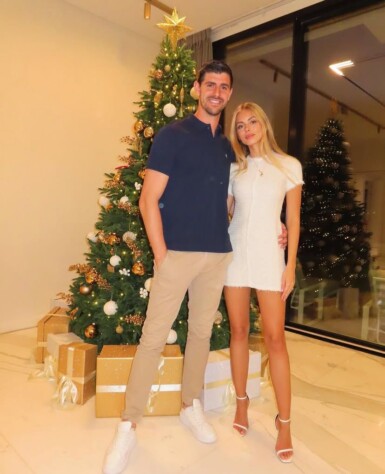 Thibault Courtois passou o Natal ao lado da esposa Mishel Gerzig. 