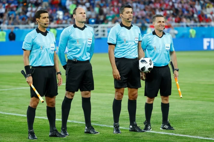 Rodrigo Klein, Rodrigo Pereira, Bráulio da Silva Machado, Davi de Oliveira, Edina Alves e Flavio Rodrigues foram outros árbitros citados.