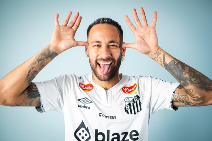 Com o anúncio de Neymar sendo um sucesso absoluto - mesmo sendo vazado pelo presidente Marcelo Teixeira, o Lance! foi buscar os anúncios recentes de craques no Brasileirão no X/Twitter, confira: