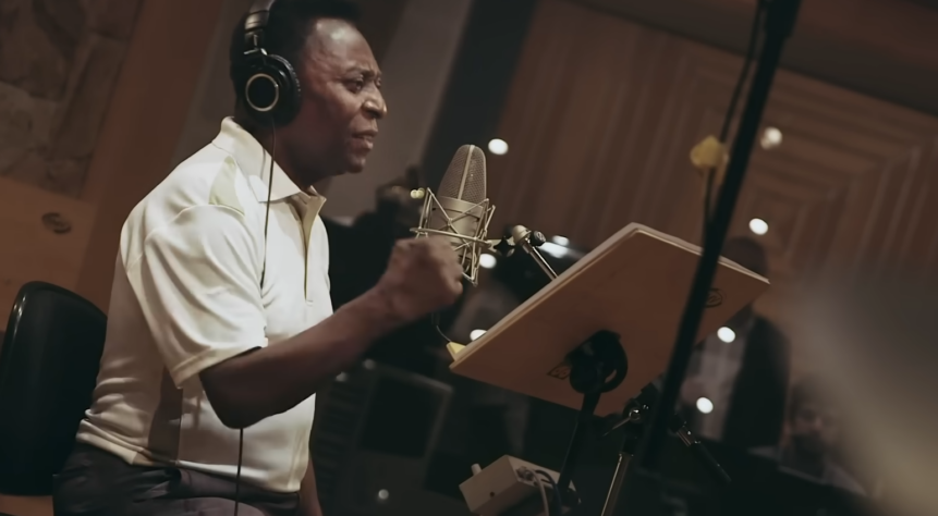 Pelé - Nem só de futebol o Rei vivia. Pelé também gravou músicas enquanto era jogador. A mais famosa foi o ABC do Bicho Papão. Além disso, o Rei lançou uma música em homenagens aos Jogos Olímpicos em 2016 que foi um sucesso.