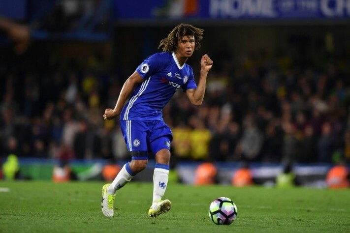 Nathan Aké, polivalente defensor do Manchester City, foi revelado nas categorias de base do Chelsea.