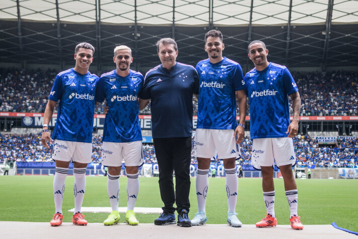 Na próxima temporada, a equipe do Cruzeiro está renovada com diversas novos aquisições para reforçar o desempenho do clube nas competições nacionais e internacional, em que se classificaram. Apesar dos nomes experiências, o Cabuloso continua entre os times mais jovens da Série A do Brasileirão. Confira o ranking: