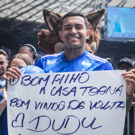 Dudu é apresentado a torcida do Cruzeiro