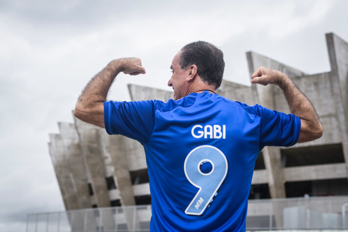 Torcedores do Cruzeiro antes da apresentação de Gabigol, Dudu e os reforços da temporada de 2025