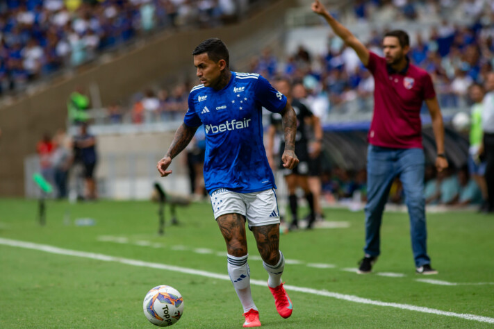 Dudu - foi contrato pelo Dynamo de Kiev, onde ficou até 2014. Depois voltou para o Brasil, onde defendeu o Grêmio e o Palmeiras. Em 2025, Dudu acertou seu retorno ao Cruzeiro, com contrato até o fim de 2027.