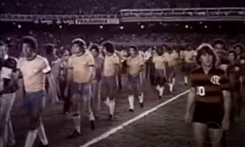 Flamengo 2x0 Brasil (1976) - Na "Taça Geraldo Cleofas", em homenagem ao jogador do Flamengo, o time venceu a Seleção por 2 a 0, com Zico e Pelé em campo, diante de 140 mil no Maracanã.  