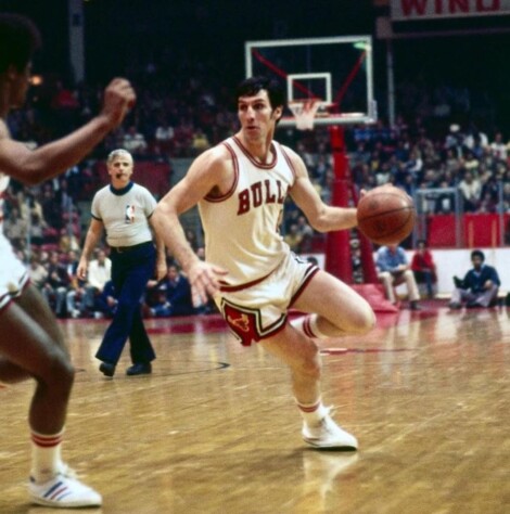 Jerry Sloan - #4 - jogou nos Bulls de 1966 a 1976