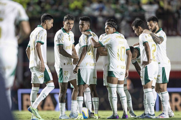 O Palmeiras valorizou o seu elenco e é o clube fora da Europa mais valioso em relação ao valor estimado de transferências dos jogadores que possuem. Segundo levantamento do "Observatório do Futebol" (CIES), três equipes brasileiras, contando com o Palmeiras, fecham o top-3 dos mais relevantes do mercado mundial.