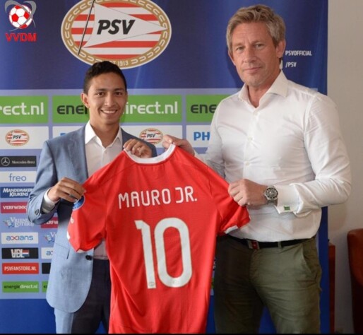 Mauro Júnior (lateral) - o jogador do PSV, da Holanda, foi procurado pelo Timão e poderia ter assinado um pré-contrato com o clube alvinegro em janeiro.