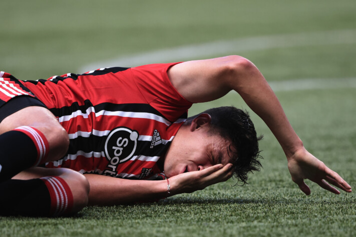 Ferraresi se lesionou contra o Palmeiras no Allianz Parque. Na ocasião, o zagueiro sofreu uma ruptura no ligamento cruzado anterior do joelho direito 