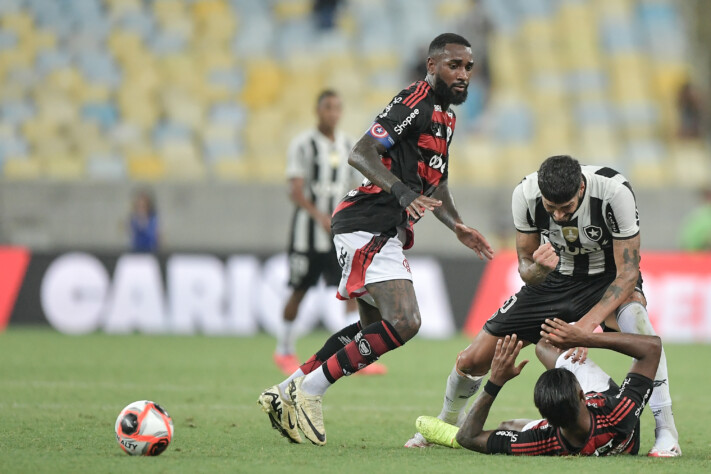 Flamengo 1 x 0 Botafogo terminou em briga no Maracanã.