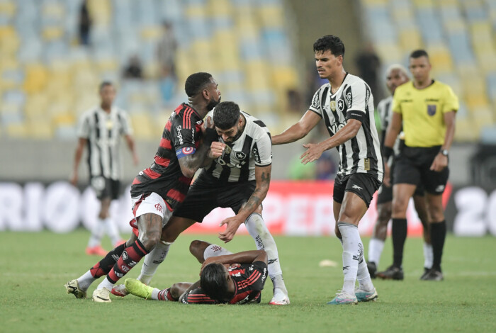 Briga em Flamengo x Botafogo; veja imagens da confusão