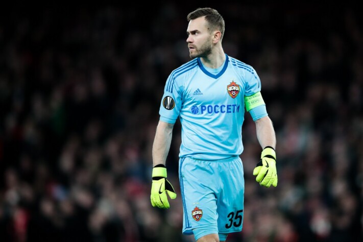 2. Igor Akinfeev - CSKA Moscow (830 jogos)